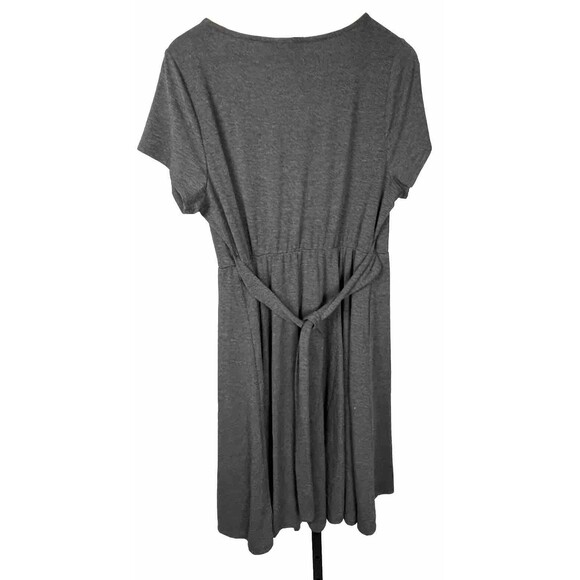 Torrid 1 Gray Knit Dress 1X Short Sleeve Stretch Knee Length Belt Casual Office - Picture 2 of 3